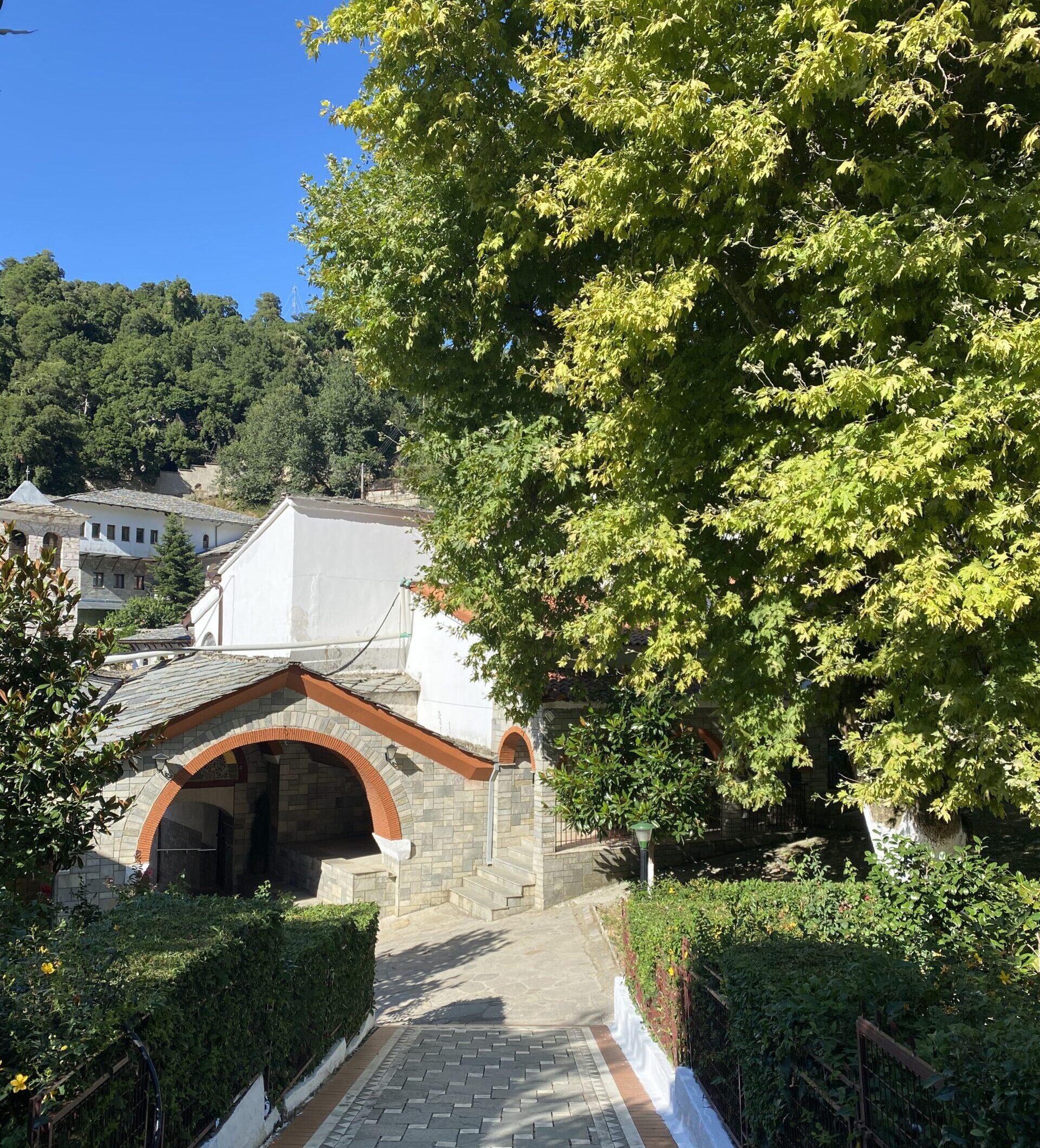 Μια βόλτα στην Ιερά Μονή Εικοσιφοίνισσας 