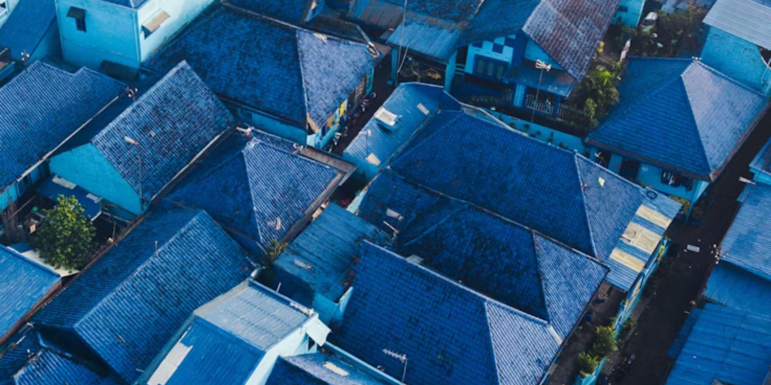 Τα πιο παράξενα χωριά του κόσμου: Από το μπλε χωριό των “Στρούμφ” μέχρι το χωριό  στη σπηλιά