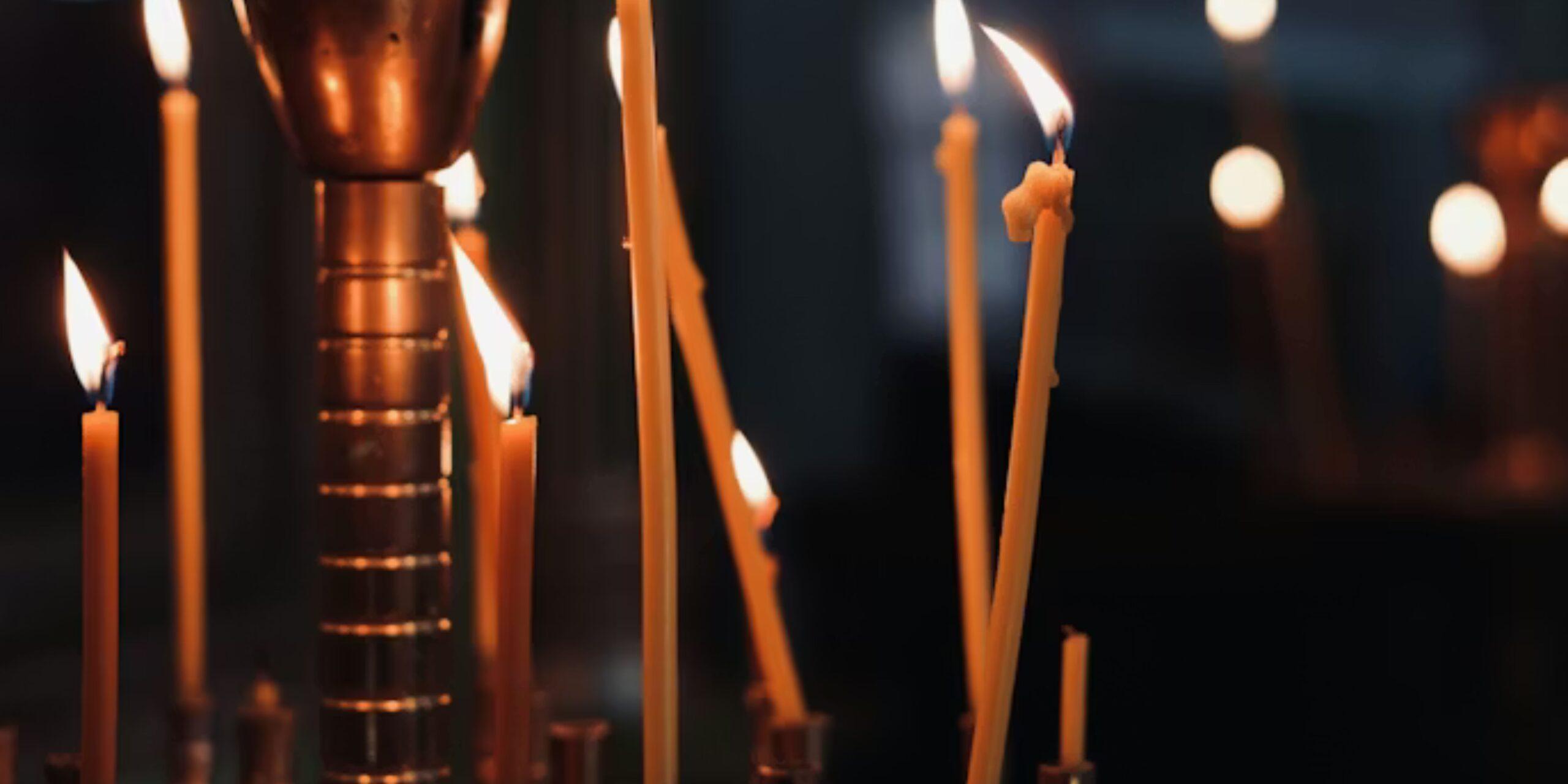 Πάσχα στο χωριό: Τι κάνει τη λειτουργία στην εκκλησία τόσο ξεχωριστή