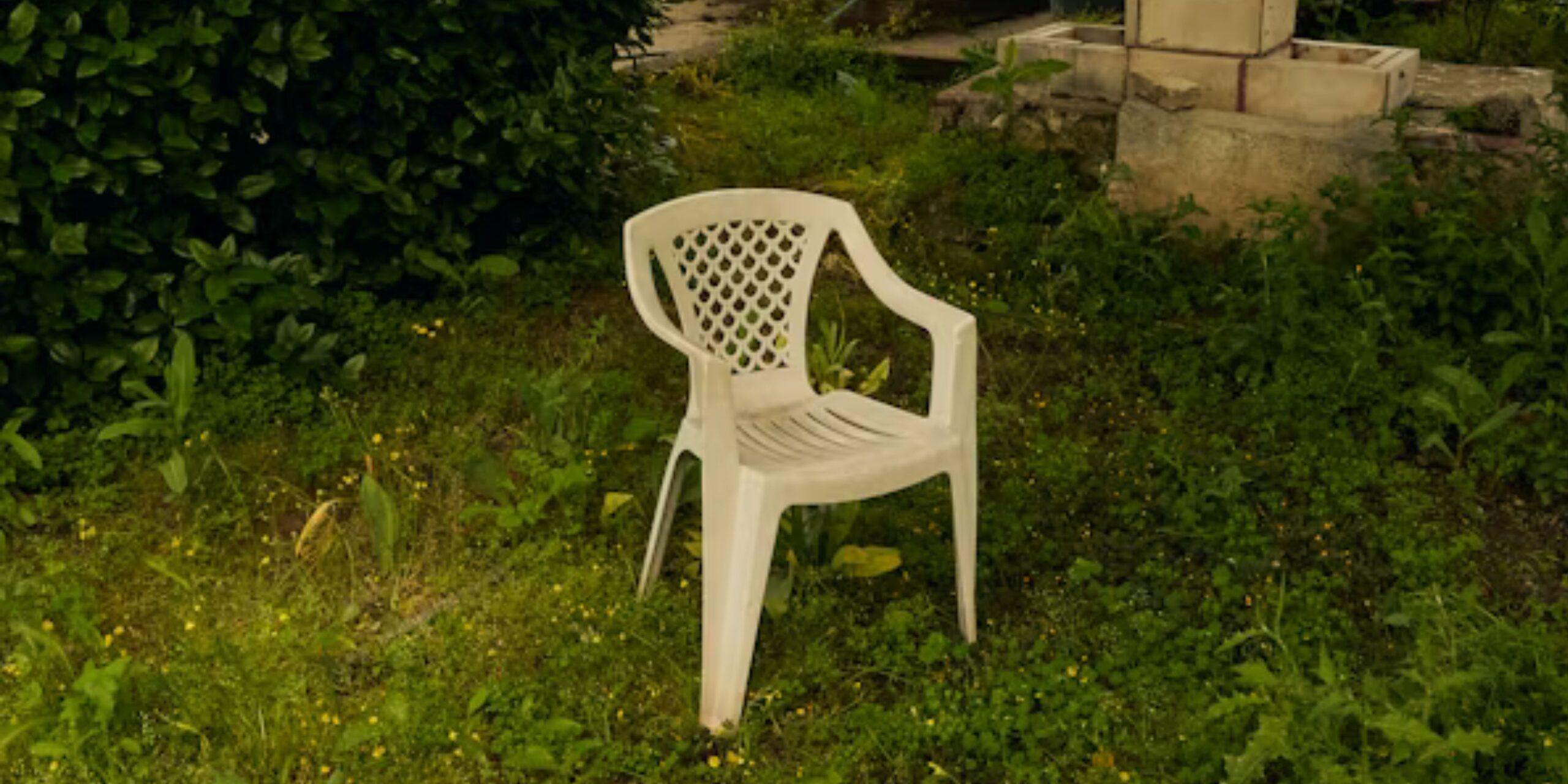Η λευκή πλαστική καρέκλα στη διεθνή λίστα του New York Times Style Magazine