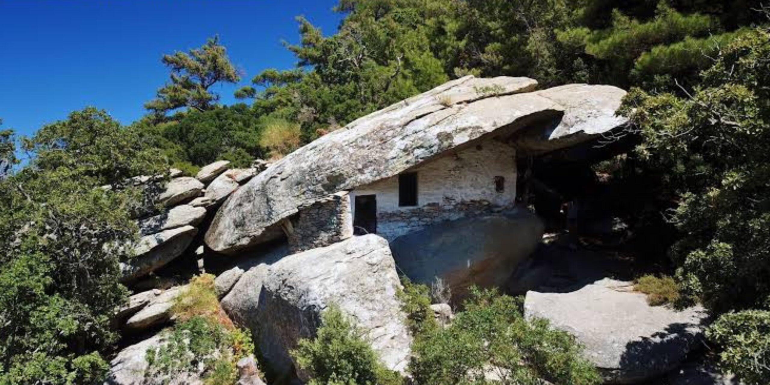 Ιερά Μονή Οσίας Θεοκτίστης: Η ιστορία της Αγίας που συνδέει τρία νησιά